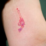 пример рисунка тату револьвер на фото 16.02.2021 №0066 - tattoo revolver - tatufoto.com