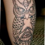 пример рисунка тату сова на ноге 15.02.2021 №0025 - owl tattoo on leg - tatufoto.com