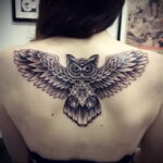 пример рисунка тату сова на спине 15.02.2021 №0006 - owl tattoo on back - tatufoto.com