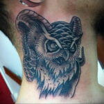 пример рисунка тату сова на шее 15.02.2021 №0020 - owl tattoo on neck - tatufoto.com