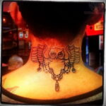 пример рисунка тату сова на шее 15.02.2021 №0033 - owl tattoo on neck - tatufoto.com