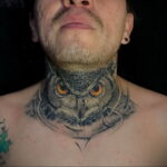 пример рисунка тату сова на шее 15.02.2021 №0035 - owl tattoo on neck - tatufoto.com