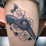 тату револьвер и роза 16.02.2021 №0022 - tattoo rose revolver - tatufoto.com