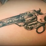 тату револьвер на бедре 16.02.2021 №0035 - revolver tattoo on hip - tatufoto.com