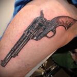 тату револьвер на ноге 16.02.2021 №0009 - revolver tattoo on leg - tatufoto.com