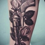 тату револьвер на ноге 16.02.2021 №0012 - revolver tattoo on leg - tatufoto.com