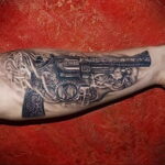 тату револьвер на руке 16.02.2021 №0007 - revolver tattoo on arm - tatufoto.com