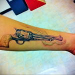 тату револьвер на руке 16.02.2021 №0013 - revolver tattoo on arm - tatufoto.com