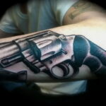 тату револьвер на руке 16.02.2021 №0020 - revolver tattoo on arm - tatufoto.com