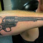 тату револьвер на руке 16.02.2021 №0029 - revolver tattoo on arm - tatufoto.com