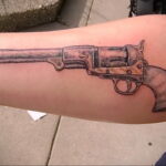 тату револьвер фото пример рисунка 16.02.2021 №0023 - tattoo revolver - tatufoto.com