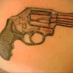 тату револьвер фото пример рисунка 16.02.2021 №0027 - tattoo revolver - tatufoto.com