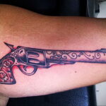 тату револьвер фото пример рисунка 16.02.2021 №0030 - tattoo revolver - tatufoto.com