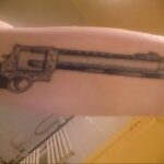 тату револьвер фото пример рисунка 16.02.2021 №0031 - tattoo revolver - tatufoto.com
