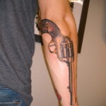 тату револьвер фото пример рисунка 16.02.2021 №0033 - tattoo revolver - tatufoto.com