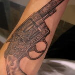 тату револьвер фото пример рисунка 16.02.2021 №0037 - tattoo revolver - tatufoto.com