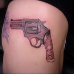 тату револьвер фото пример рисунка 16.02.2021 №0042 - tattoo revolver - tatufoto.com