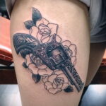 тату револьвер фото пример рисунка 16.02.2021 №0048 - tattoo revolver - tatufoto.com