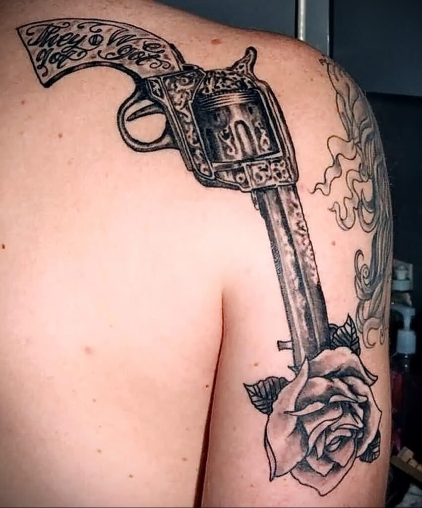 тату револьвер фото пример рисунка 16.02.2021 №0060 - tattoo revolver - tatufoto.com