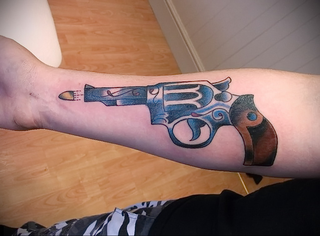 тату револьвер фото пример рисунка 16.02.2021 №0061 - tattoo revolver - tatufoto.com
