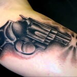 тату револьвер фото пример рисунка 16.02.2021 №0065 - tattoo revolver - tatufoto.com