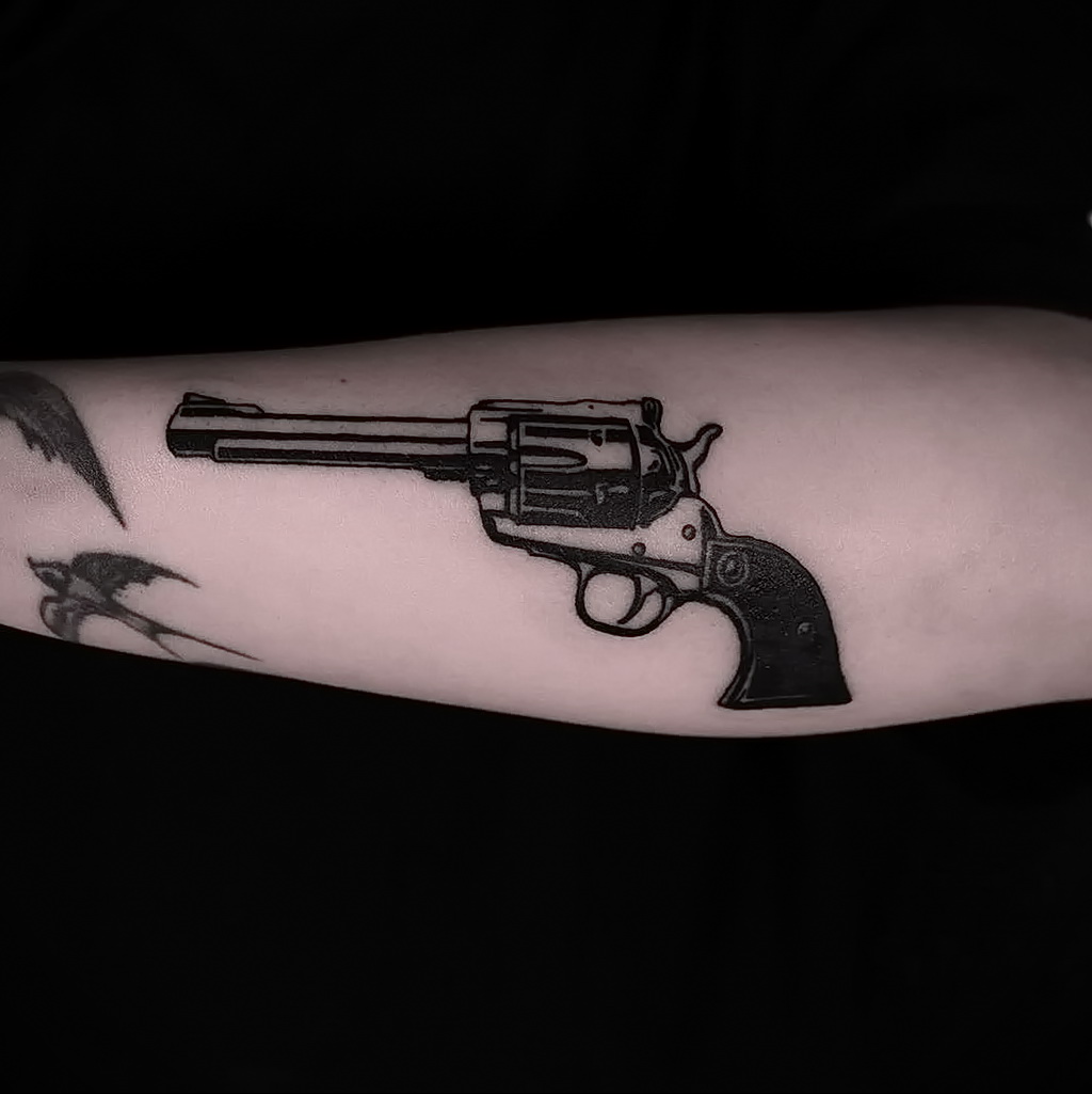 тату револьвер фото пример рисунка 16.02.2021 №0066 - tattoo revolver - tatufoto.com