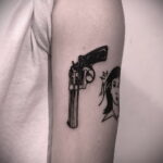 тату револьвер фото пример рисунка 16.02.2021 №0068 - tattoo revolver - tatufoto.com
