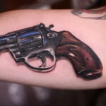 тату револьвер фото пример рисунка 16.02.2021 №0086 - tattoo revolver - tatufoto.com