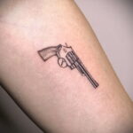 тату револьвер фото пример рисунка 16.02.2021 №0104 - tattoo revolver - tatufoto.com