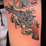 тату револьвер фото пример рисунка 16.02.2021 №0123 - tattoo revolver - tatufoto.com