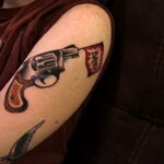 тату револьвер фото пример рисунка 16.02.2021 №0131 - tattoo revolver - tatufoto.com