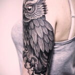 тату с черной совой на фото 15.02.2021 №0013 - black owl tattoo- tatufoto.com