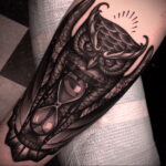 тату с черной совой на фото 15.02.2021 №0041 - black owl tattoo- tatufoto.com