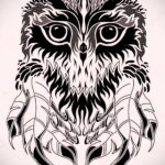 Фото эскиза татуировки совы в стиле Blackwork. Черно-белый рисунок с использованием плотных черных заливок и четких линий, создающий эффект графичности и лаконичности.