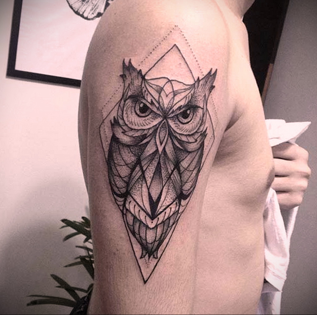 тату с черной совой на фото 15.02.2021 №0084 - black owl tattoo- tatufoto.com