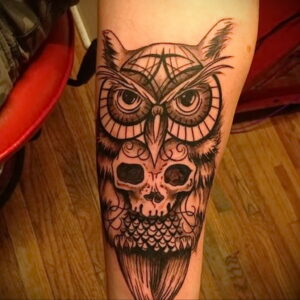 тату сова и череп пример рисунка 15.02.2021 №0081 - owl skull tattoo - tatufoto.com