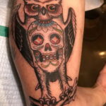 тату сова и череп пример рисунка 15.02.2021 №0092 - owl skull tattoo - tatufoto.com