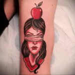 Пример женской тату с яблоком 03.03.2021 №018 - girl with apple tattoo - tatufoto.com