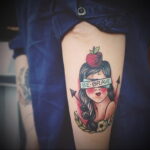 Пример женской тату с яблоком 03.03.2021 №025 - girl with apple tattoo - tatufoto.com