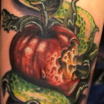 Пример тату с яблоком и змеей 03.03.2021 №011 - snake with apple tattoo - tatufoto.com