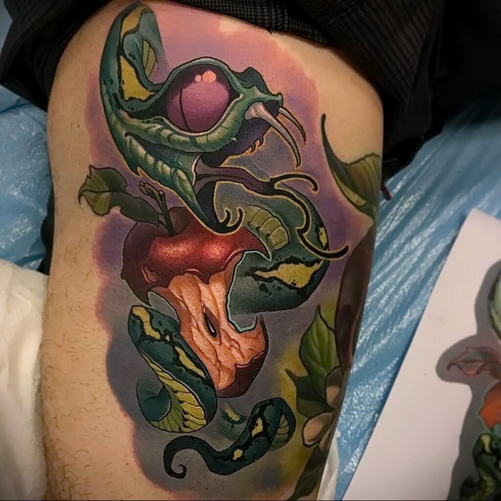 Пример тату с яблоком и змеей 03.03.2021 №021 - snake with apple tattoo - tatufoto.com