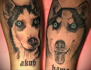 Фото парных татуировок хаски на предплечьях с подписями 'akuh' и 'hama'. Детализированные портреты с голубыми глазами.