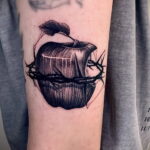 Фото пример рисунка татуировки с яблоком 03.03.2021 №004 - apple tattoo - tatufoto.com