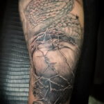 Фото пример рисунка татуировки с яблоком 03.03.2021 №020 - apple tattoo - tatufoto.com