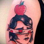 Фото пример рисунка татуировки с яблоком 03.03.2021 №021 - apple tattoo - tatufoto.com