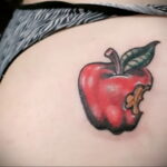 Фото пример рисунка татуировки с яблоком 03.03.2021 №029 - apple tattoo - tatufoto.com