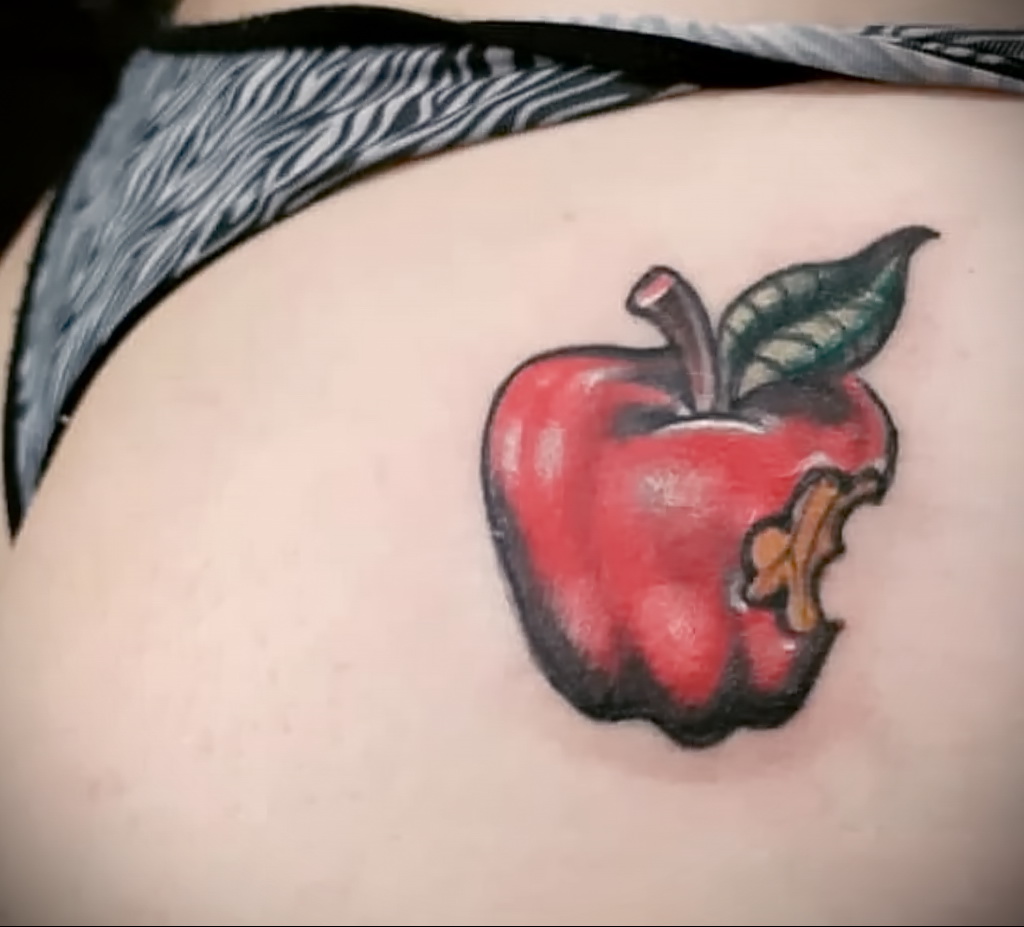 Фото пример рисунка татуировки с яблоком 03.03.2021 №029 - apple tattoo - tatufoto.com