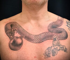 Фото пример рисунка татуировки с яблоком 03.03.2021 №032 - apple tattoo - tatufoto.com