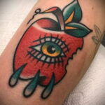Фото пример рисунка татуировки с яблоком 03.03.2021 №040 - apple tattoo - tatufoto.com