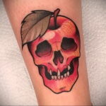 Фото пример рисунка татуировки с яблоком 03.03.2021 №068 - apple tattoo - tatufoto.com